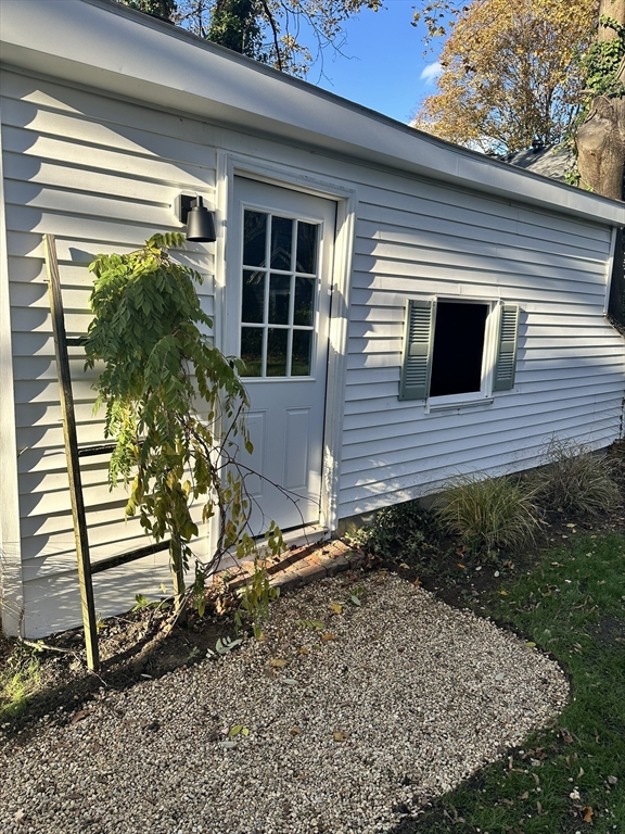 22 Laurel Street Beverly, MA 01915 - Photo 7 of 31