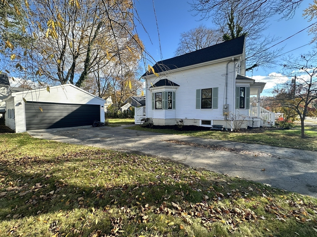 22 Laurel Street Beverly, MA 01915 - Photo 8 of 31