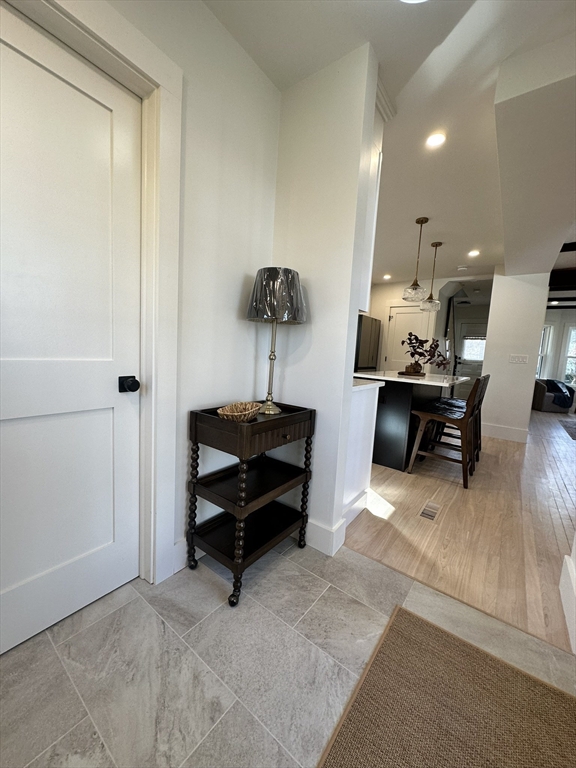 22 Laurel Street Beverly, MA 01915 - Photo 9 of 31