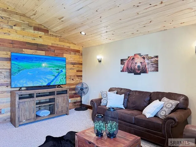 $899,000 | 4419 2 Top Road, Island Park, ID 83429