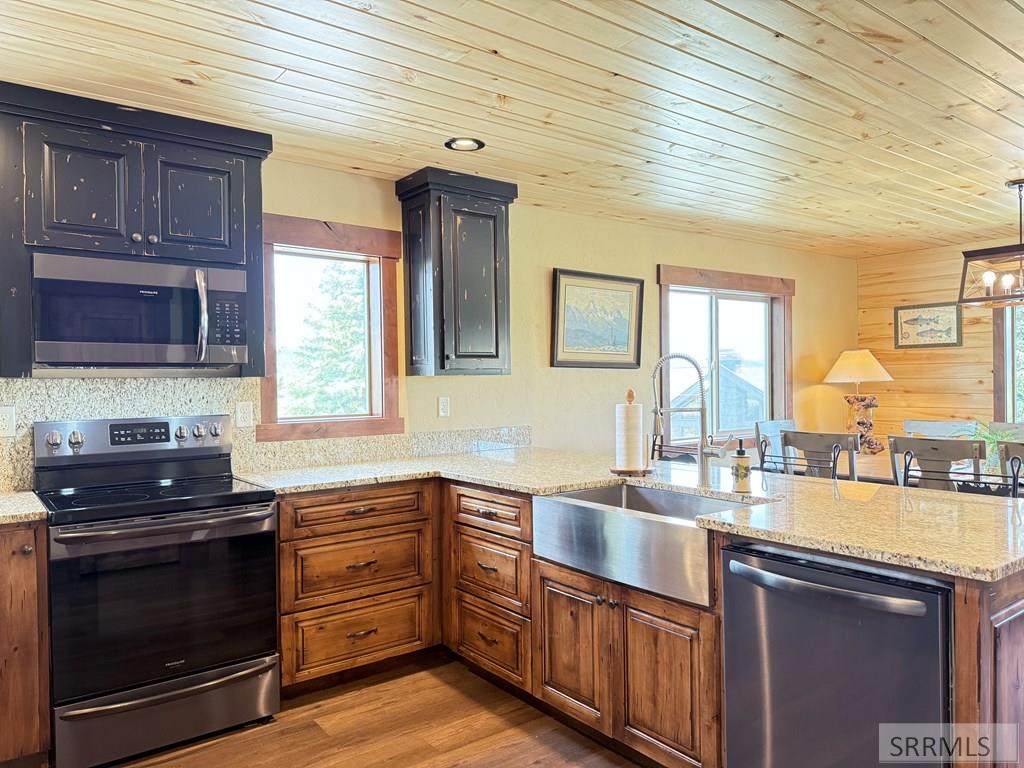 4419 2 Top Road Island Park, ID 83429 - Photo 4 of 35