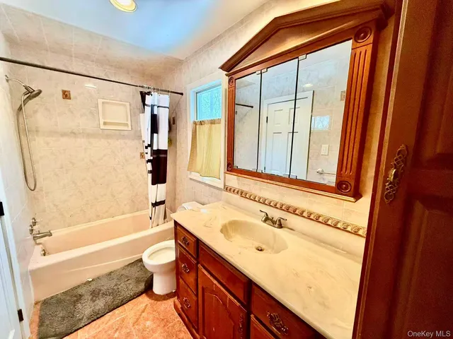 $4,600 | 33 Pilgrim Drive, Port Jefferson, NY 11777