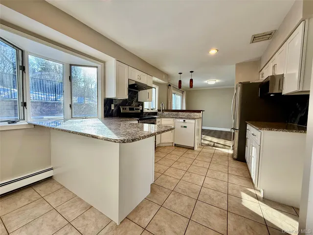 $4,600 | 33 Pilgrim Drive, Port Jefferson, NY 11777