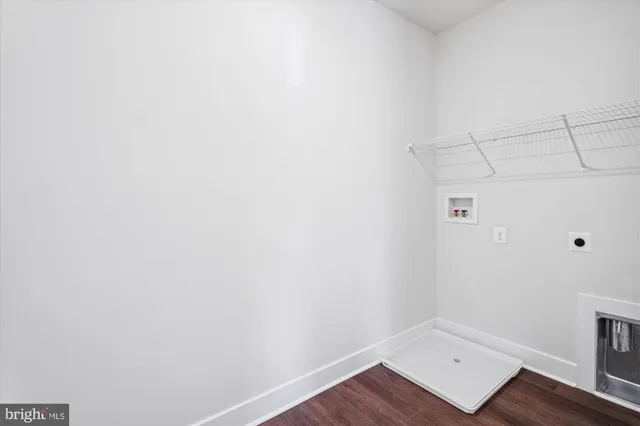 a view of small space with empty space