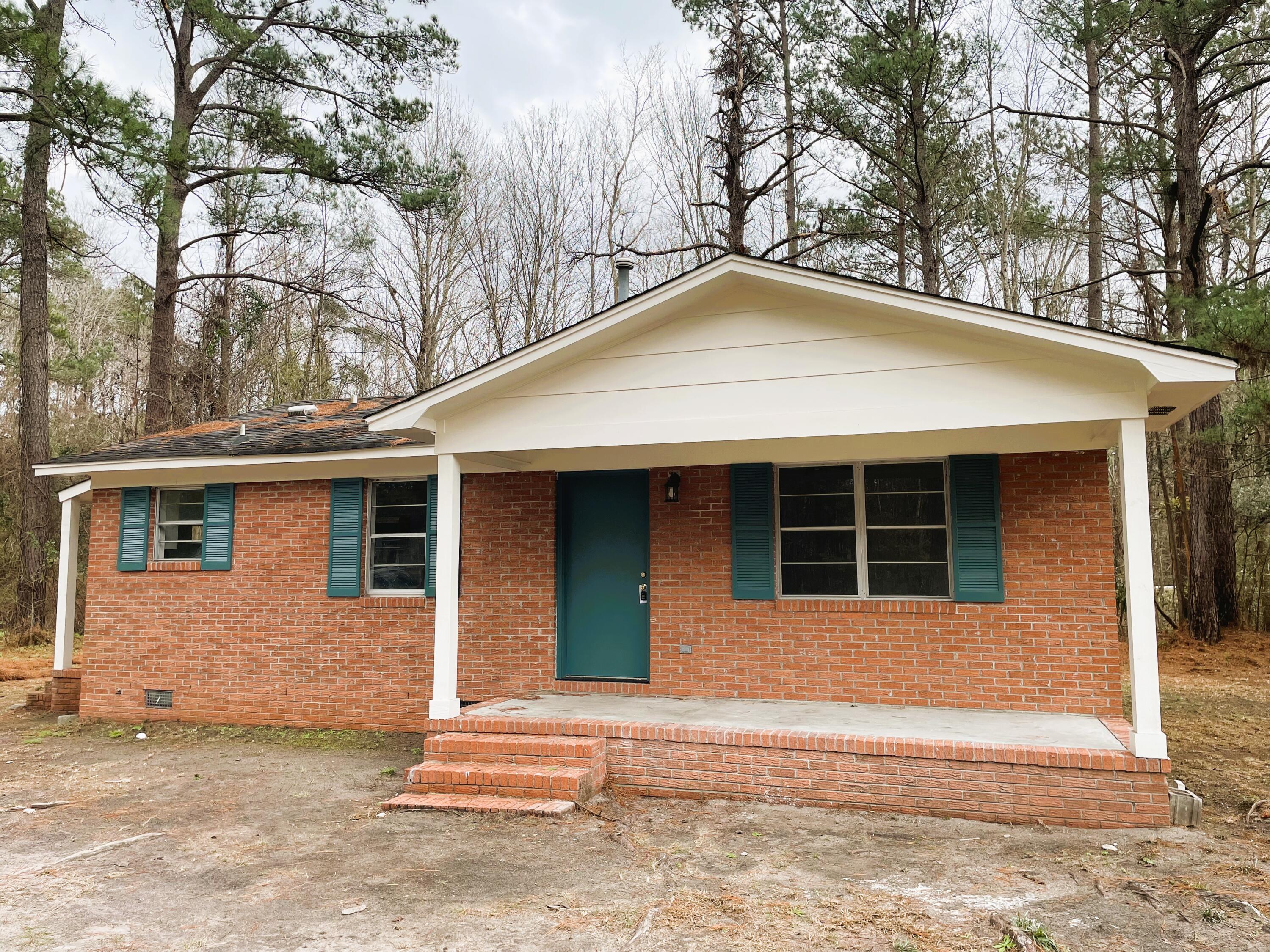 404 Gadsden Loop Walterboro, SC 29488 - Photo 4 of 33 404 Gadsden Loop