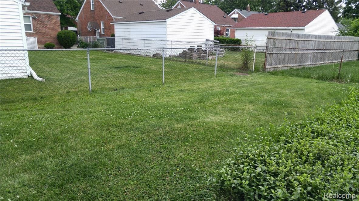9667 Ruth Avenue Allen Park, MI 48101 - Photo 19 of 22 Easement adds so much more to the backyard!