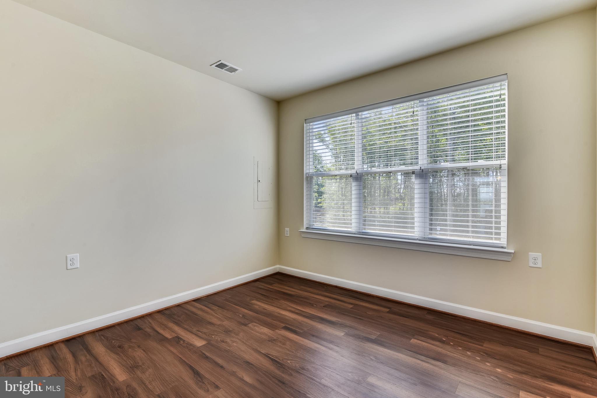46422 Rilassare Terrace Sterling, VA 20164 - Photo 15 of 42 Living room