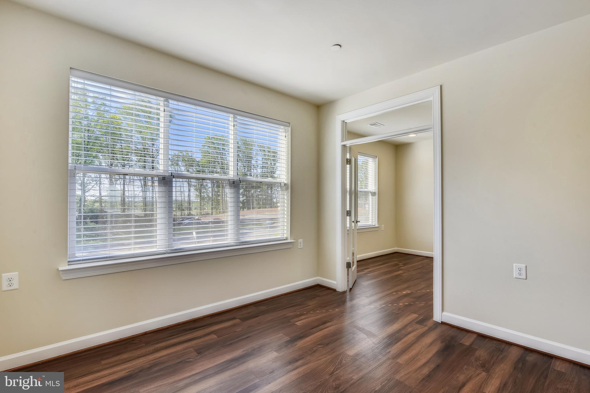 46422 Rilassare Terrace Sterling, VA 20164 - Photo 16 of 42 Living room