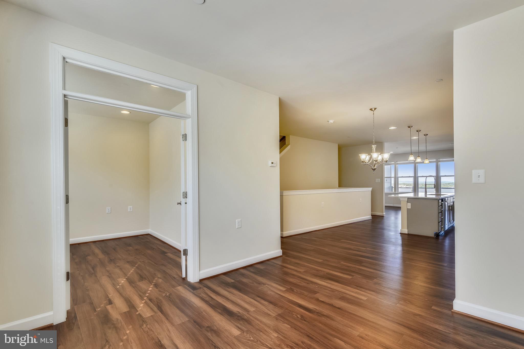 46422 Rilassare Terrace Sterling, VA 20164 - Photo 17 of 42 Living room
