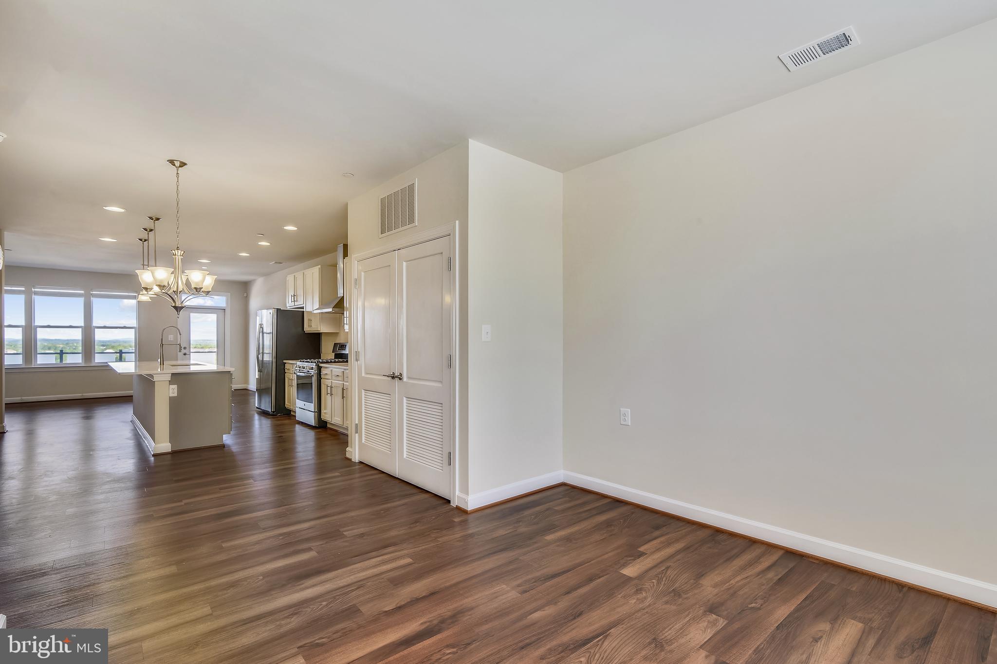46422 Rilassare Terrace Sterling, VA 20164 - Photo 18 of 42 Living room