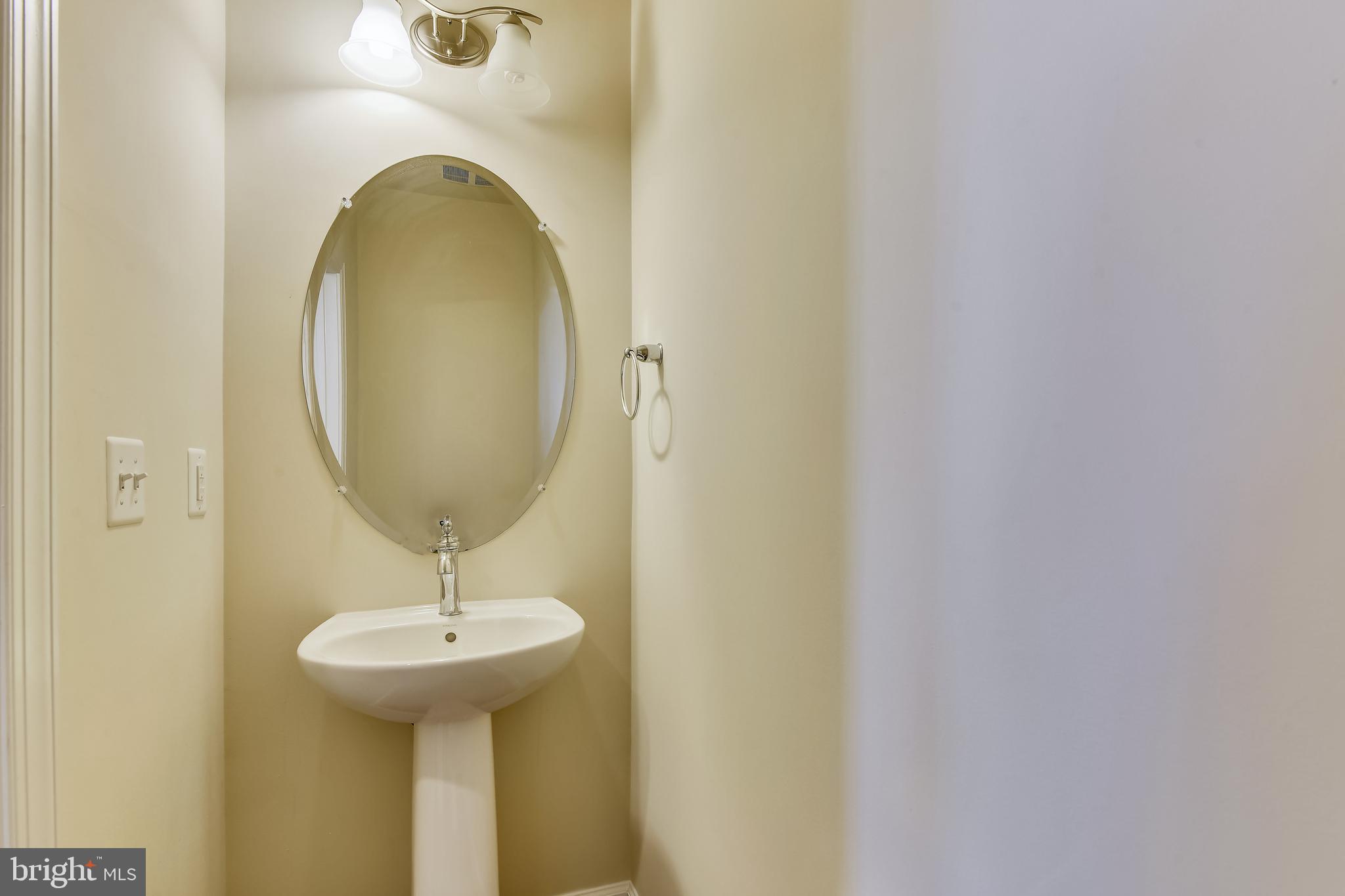 46422 Rilassare Terrace Sterling, VA 20164 - Photo 22 of 42 Main floor half bath