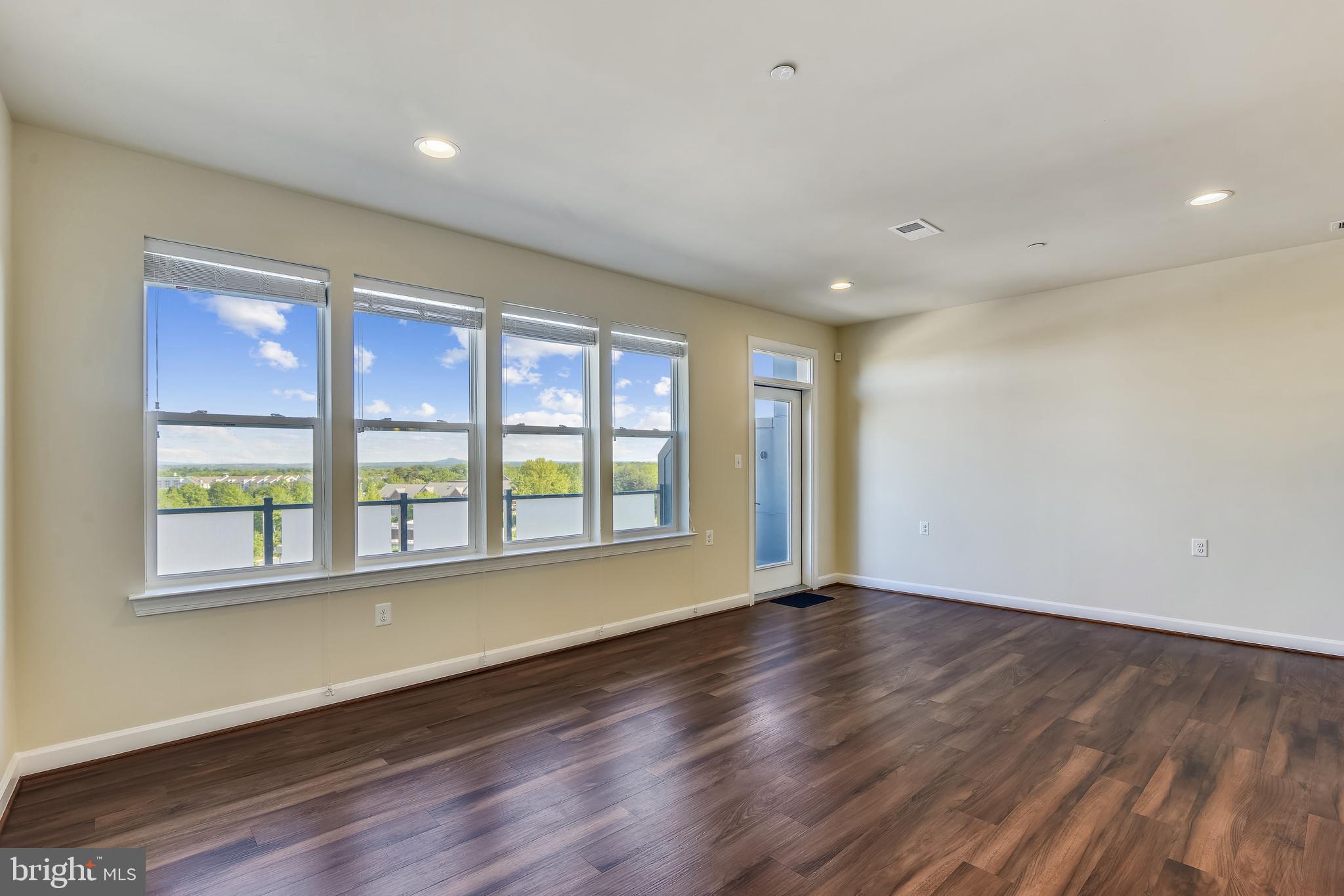 46422 Rilassare Terrace Sterling, VA 20164 - Photo 6 of 42 Family room