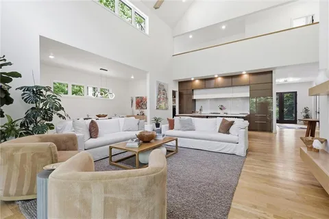 $1,800,000 | 5330 Oak Street, Kansas City, MO 64112
