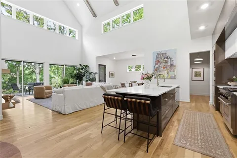 $1,800,000 | 5330 Oak Street, Kansas City, MO 64112