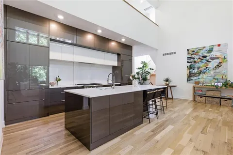 $1,800,000 | 5330 Oak Street, Kansas City, MO 64112