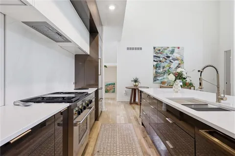 $1,800,000 | 5330 Oak Street, Kansas City, MO 64112