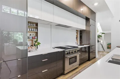 $1,800,000 | 5330 Oak Street, Kansas City, MO 64112