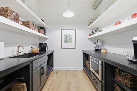 $1,800,000 | 5330 Oak Street, Kansas City, MO 64112