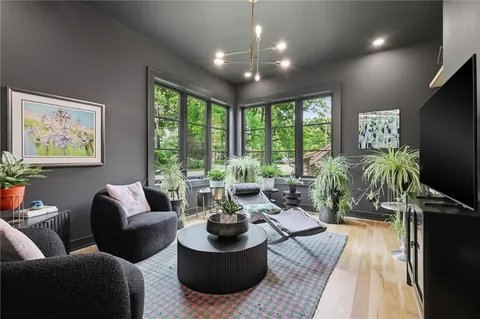 $1,800,000 | 5330 Oak Street, Kansas City, MO 64112