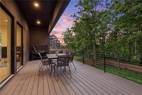 $1,800,000 | 5330 Oak Street, Kansas City, MO 64112
