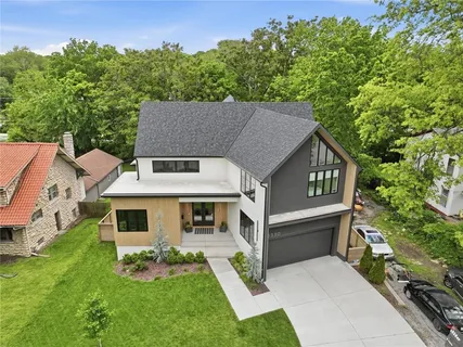 $1,800,000 | 5330 Oak Street, Kansas City, MO 64112