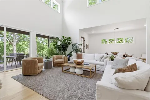 $1,800,000 | 5330 Oak Street, Kansas City, MO 64112