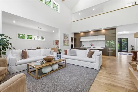 $1,800,000 | 5330 Oak Street, Kansas City, MO 64112