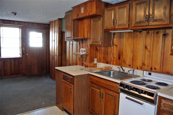 59 Front Street Clinton, MA 01510 - Photo 16 of 18