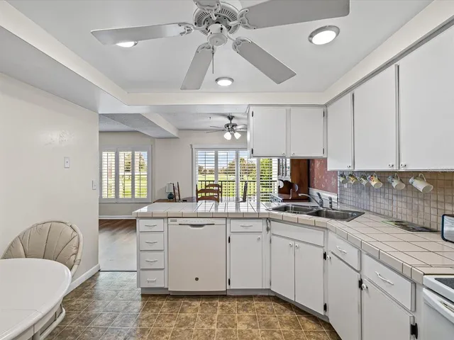 $225,000 | 225 Country Club Drive, Unit 1211, Largo, FL 33771