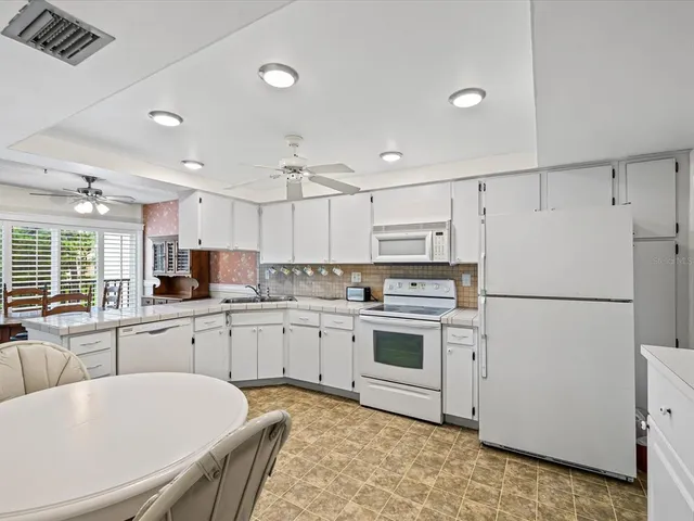 $225,000 | 225 Country Club Drive, Unit 1211, Largo, FL 33771