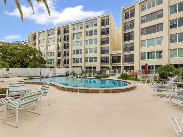 $225,000 | 225 Country Club Drive, Unit 1211, Largo, FL 33771