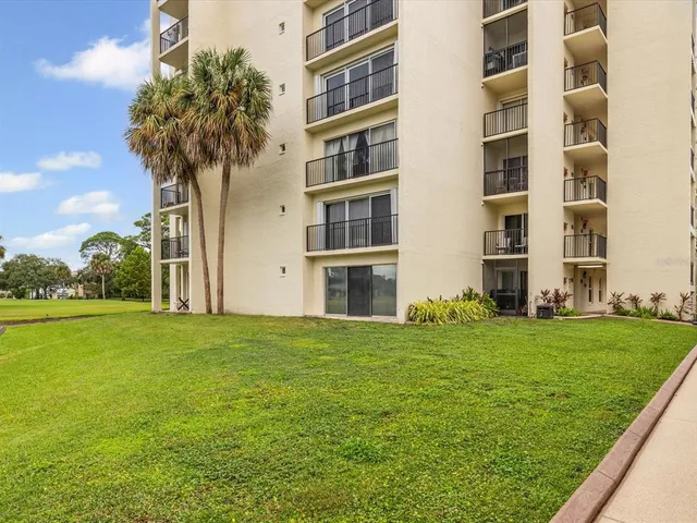 $225,000 | 225 Country Club Drive, Unit 1211, Largo, FL 33771