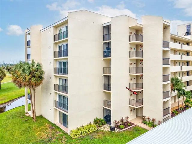 $225,000 | 225 Country Club Drive, Unit 1211, Largo, FL 33771