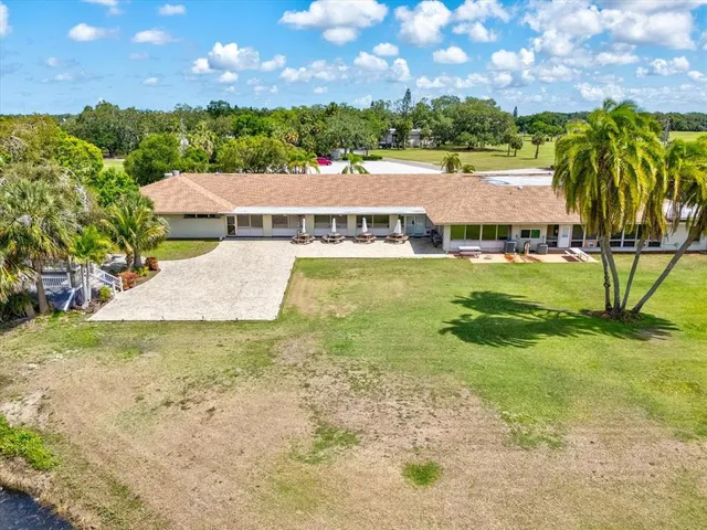 $225,000 | 225 Country Club Drive, Unit 1211, Largo, FL 33771