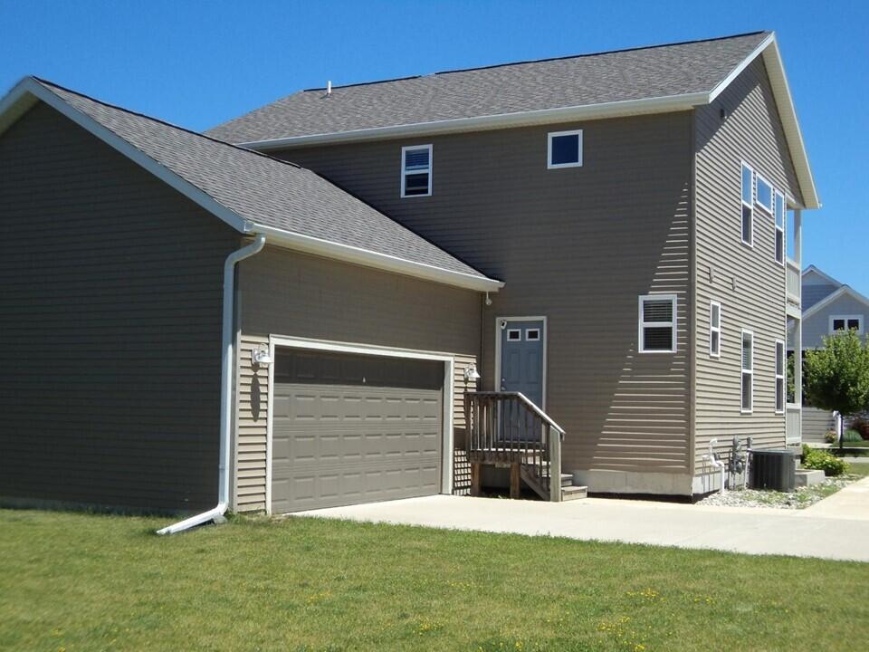 1078 Graystone Road Holland, MI 49423 - Photo 3 of 26 Back