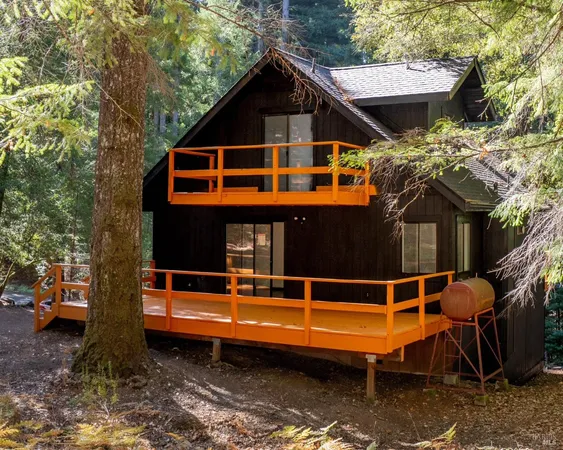 a view of a house with backyard