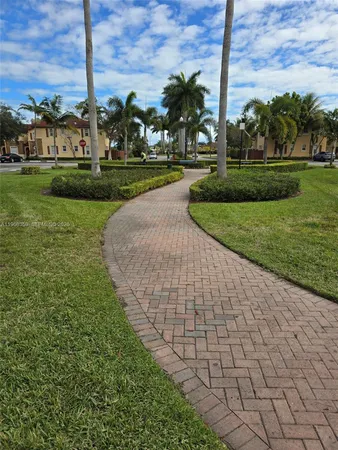 $1,900 | 1575 Northeast 33rd Avenue, Unit 1049, Homestead, FL 33033