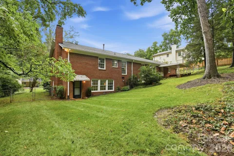 $919,999 | 926 Shady Bluff Drive, Charlotte, NC 28211