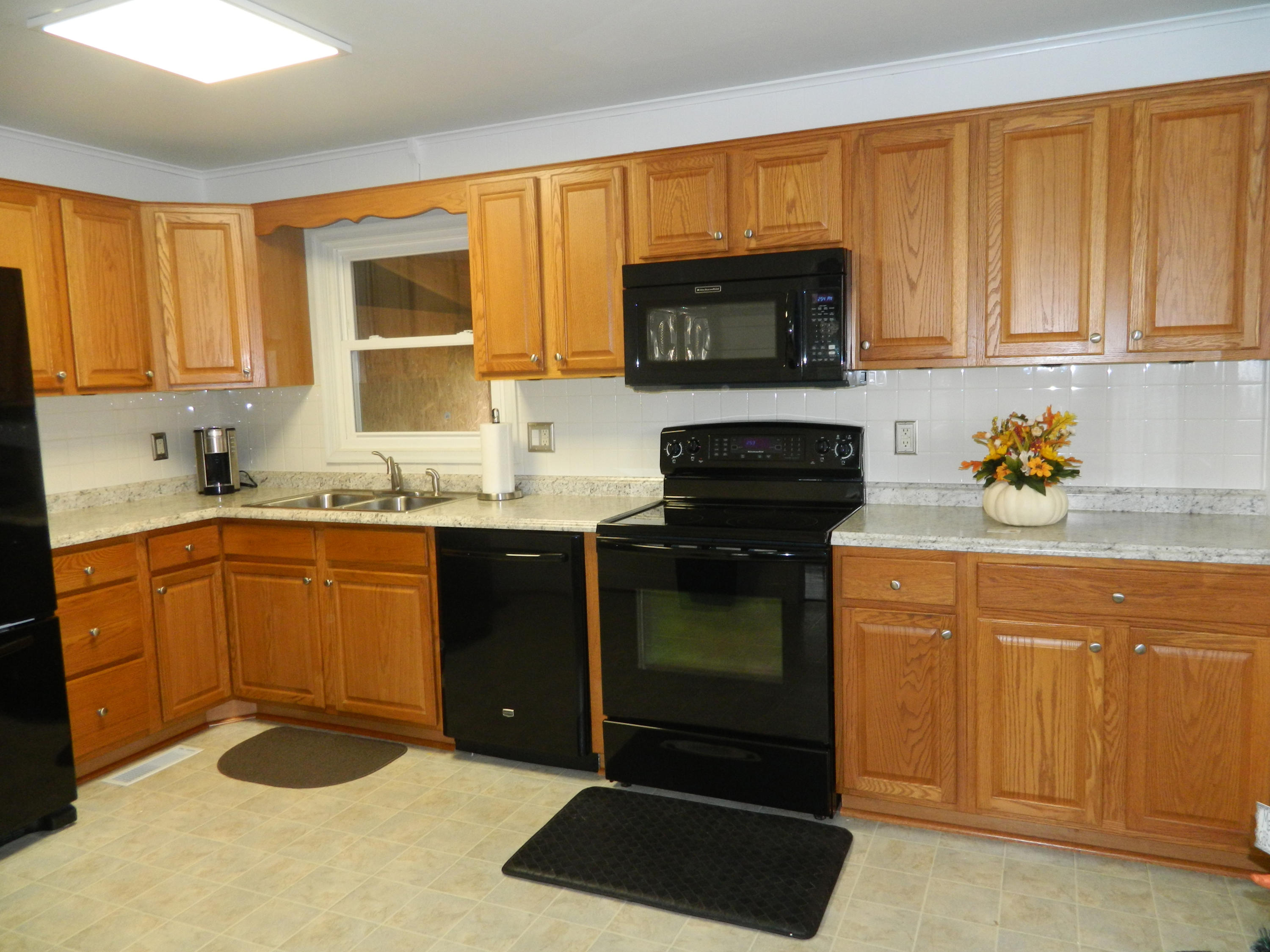 6604 Sherry Road Roanoke, VA 24019 - Photo 6 of 34 Kitchen