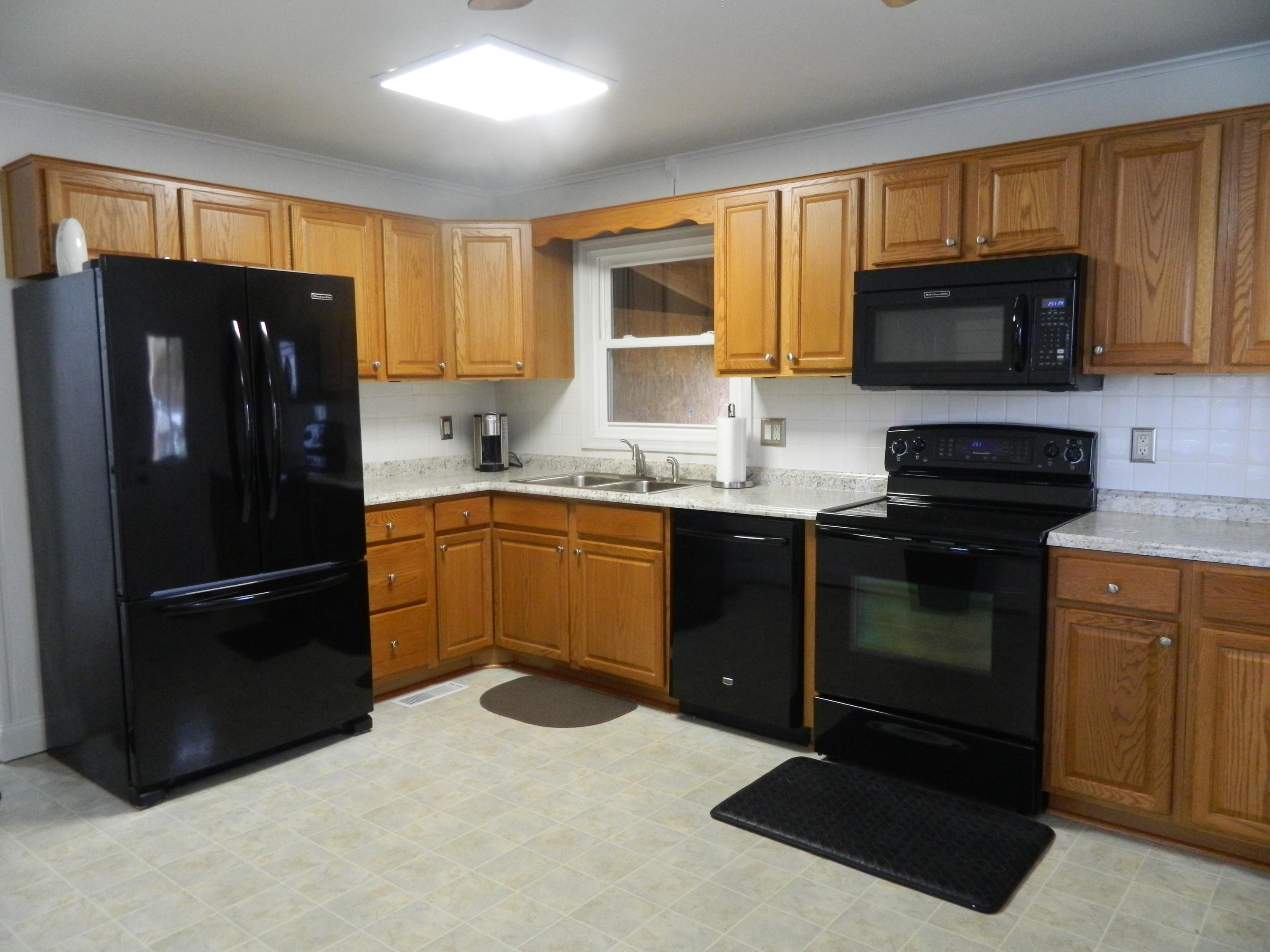 6604 Sherry Road Roanoke, VA 24019 - Photo 9 of 34 Kitchen
