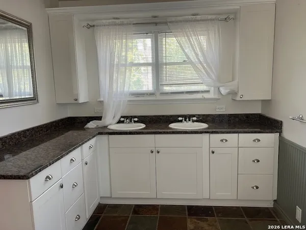 $2,200 | 402 Herff Street, Boerne, TX 78006