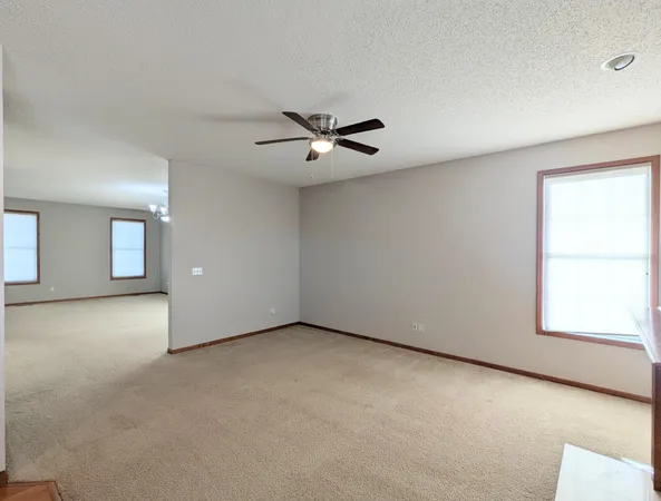 $2,595 | 11170 Sand Castle Drive, Unit E, Woodbury, MN 55129