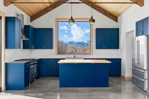 $1,875,000 | 6022 Fox Springs Drive, Victor, ID 83455