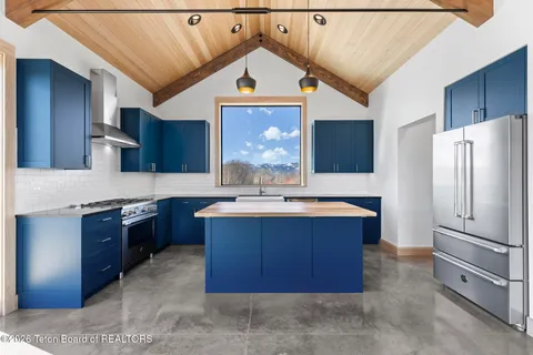 $1,875,000 | 6022 Fox Springs Drive, Victor, ID 83455
