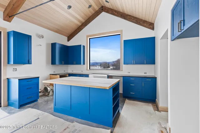 $1,875,000 | 6022 Fox Springs Drive, Victor, ID 83455