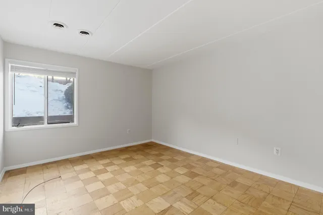 $2,100 | 2614 Fort Farnsworth Road, Unit 254, Alexandria, VA 22303