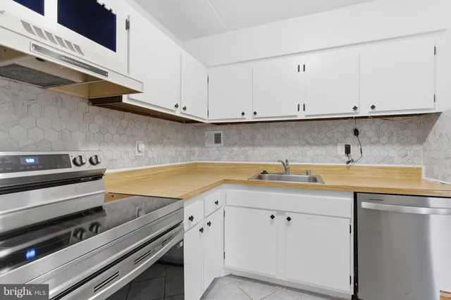 $2,100 | 2614 Fort Farnsworth Road, Unit 254, Alexandria, VA 22303