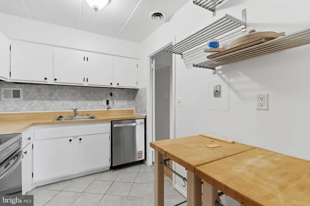 $2,100 | 2614 Fort Farnsworth Road, Unit 254, Alexandria, VA 22303