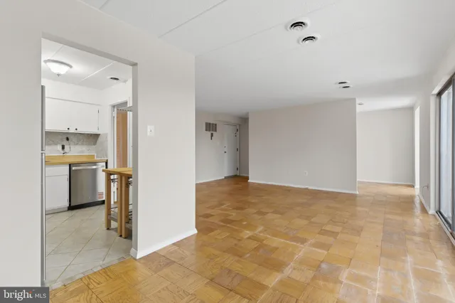 $2,100 | 2614 Fort Farnsworth Road, Unit 254, Alexandria, VA 22303