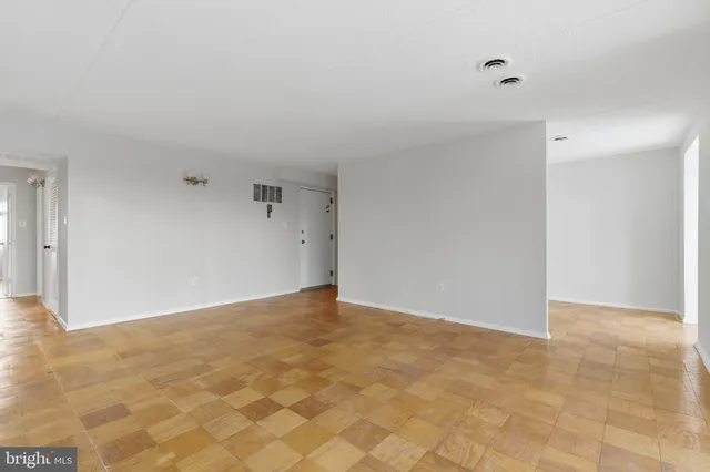 $2,100 | 2614 Fort Farnsworth Road, Unit 254, Alexandria, VA 22303